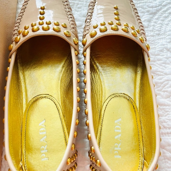 Authentic leather Prada studded flats. - Picture 4 of 12